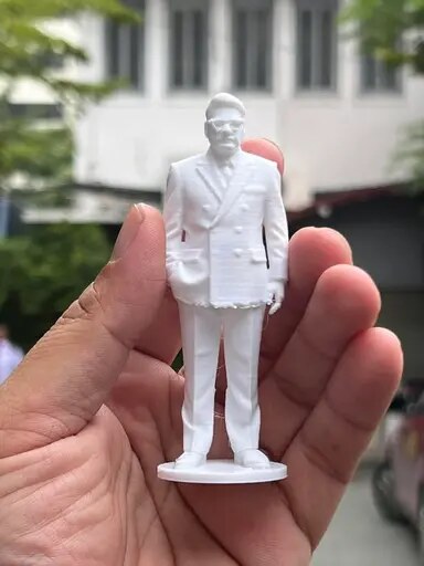 ฟิกเกอร์ 3D print บุคคลขนาดพกพา เก็บรายละเอียดสูทและใบหน้า